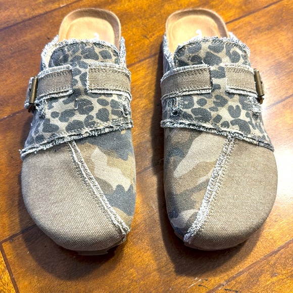 New camo leopard combo slip on shoes~ - Picture 3 of 7